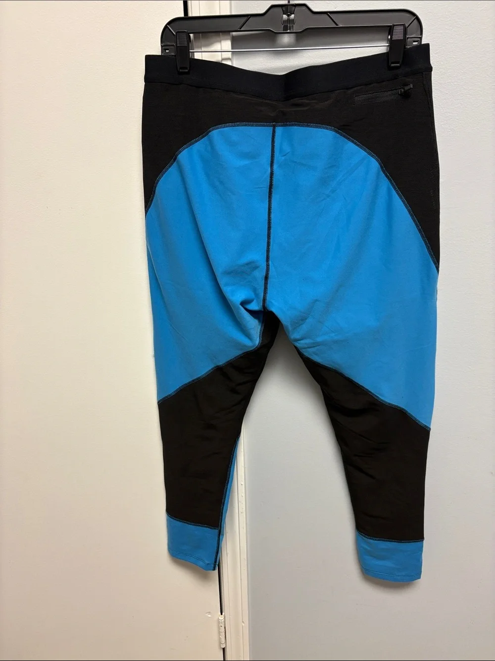 Danskin Women’s Black and Blue Performance Leggings - Picture 6 of 6